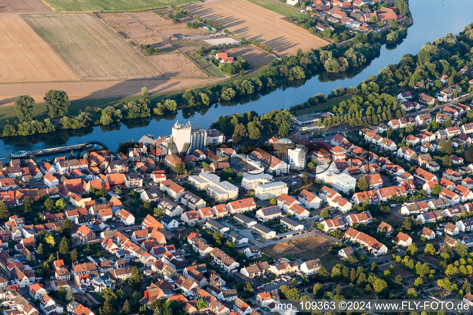 Vue aérienne de Roi Matz à le quartier Edingen in Edingen-Neckarhausen dans le département Bade-Wurtemberg, Allemagne