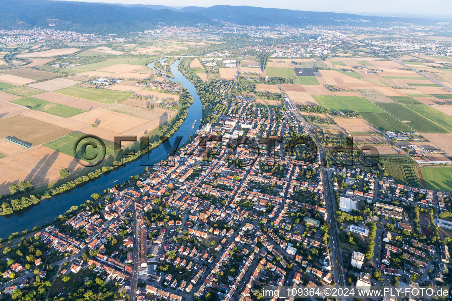 Vue oblique de Quartier Edingen in Edingen-Neckarhausen dans le département Bade-Wurtemberg, Allemagne