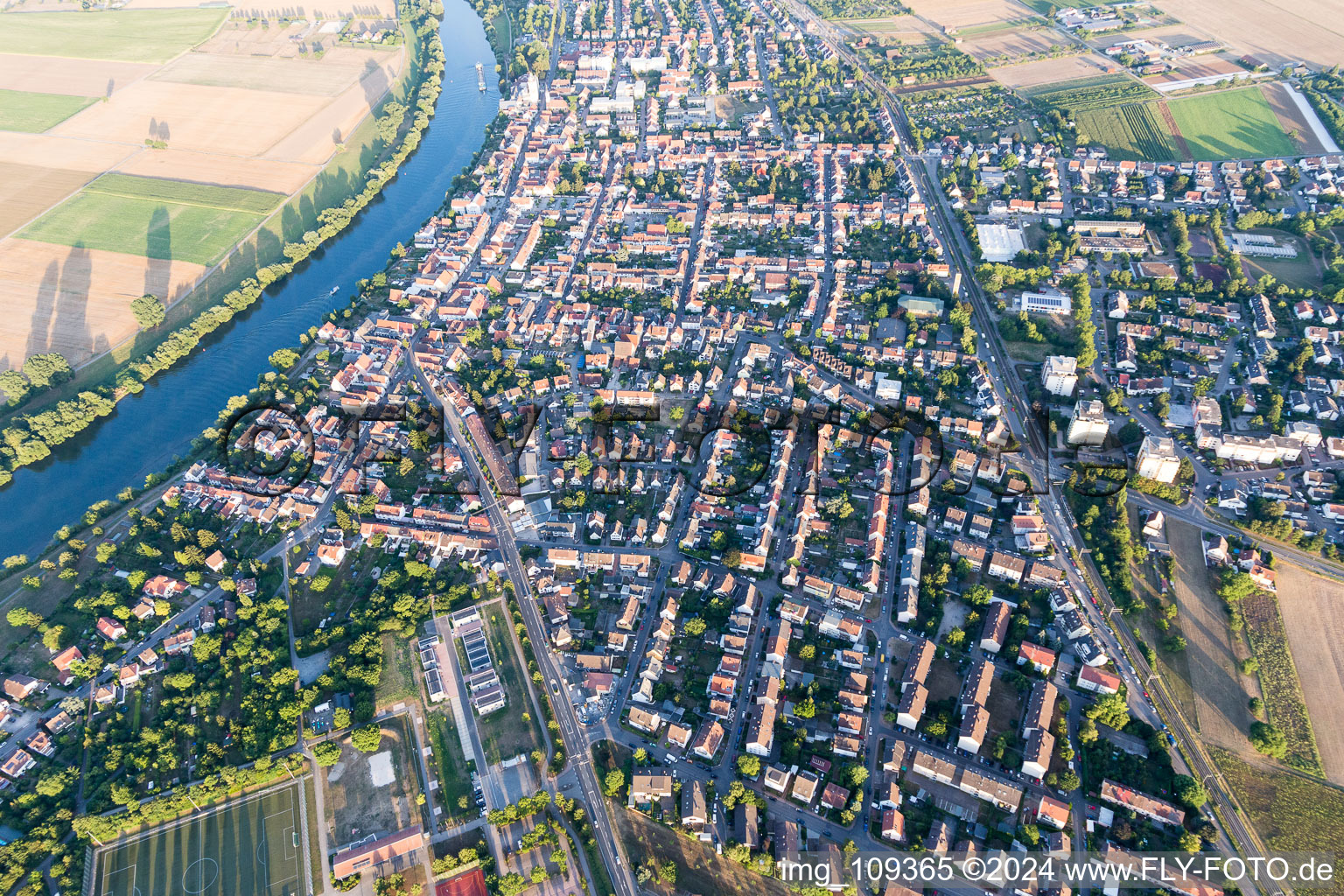 Quartier Edingen in Edingen-Neckarhausen dans le département Bade-Wurtemberg, Allemagne d'en haut