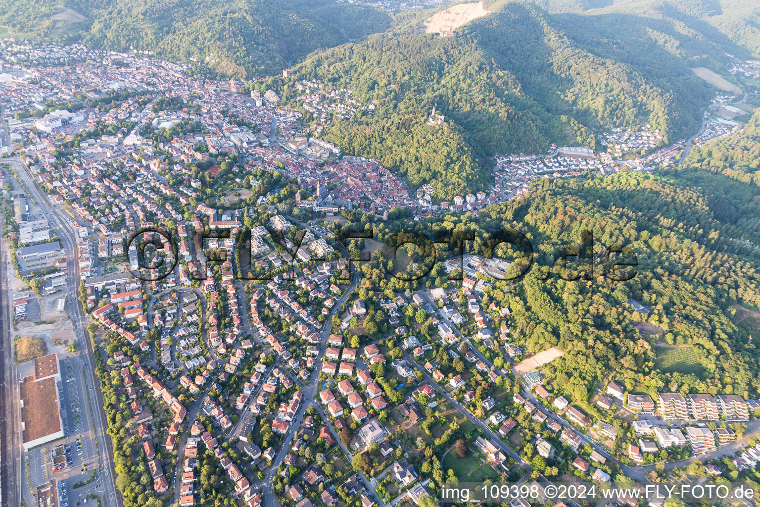 Vue oblique de Weinheim dans le département Bade-Wurtemberg, Allemagne