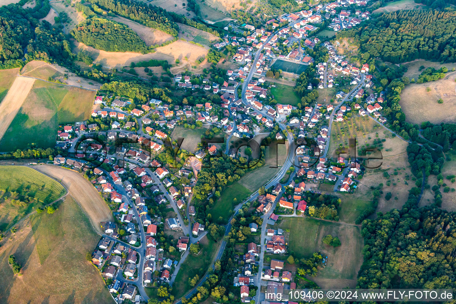 Vue aérienne de Quartier Weiher in Mörlenbach dans le département Hesse, Allemagne