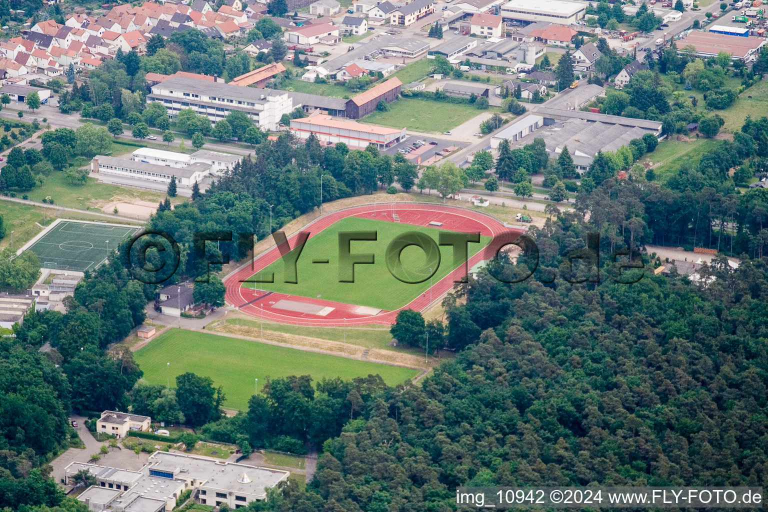 Vue aérienne de Stade de football à Rülzheim dans le département Rhénanie-Palatinat, Allemagne