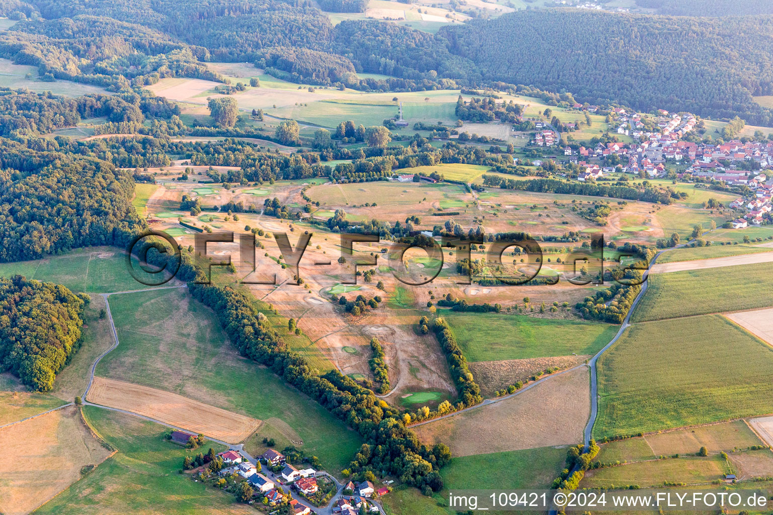 Vue aérienne de Club de golf Odenwald eV à le quartier Kirchbrombach in Brombachtal dans le département Hesse, Allemagne