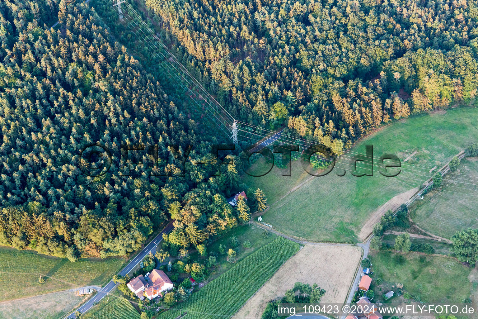 Vue aérienne de Ober-Kainsbach dans le département Hesse, Allemagne