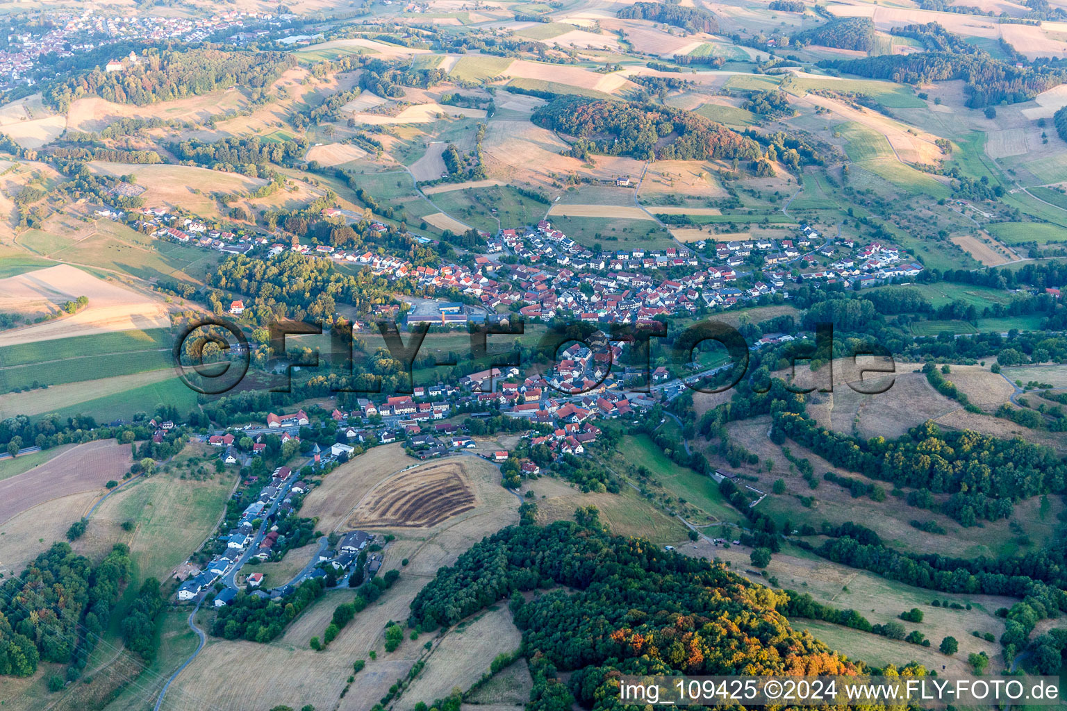 Vue aérienne de De l'est à le quartier Beerfurth in Reichelsheim dans le département Hesse, Allemagne