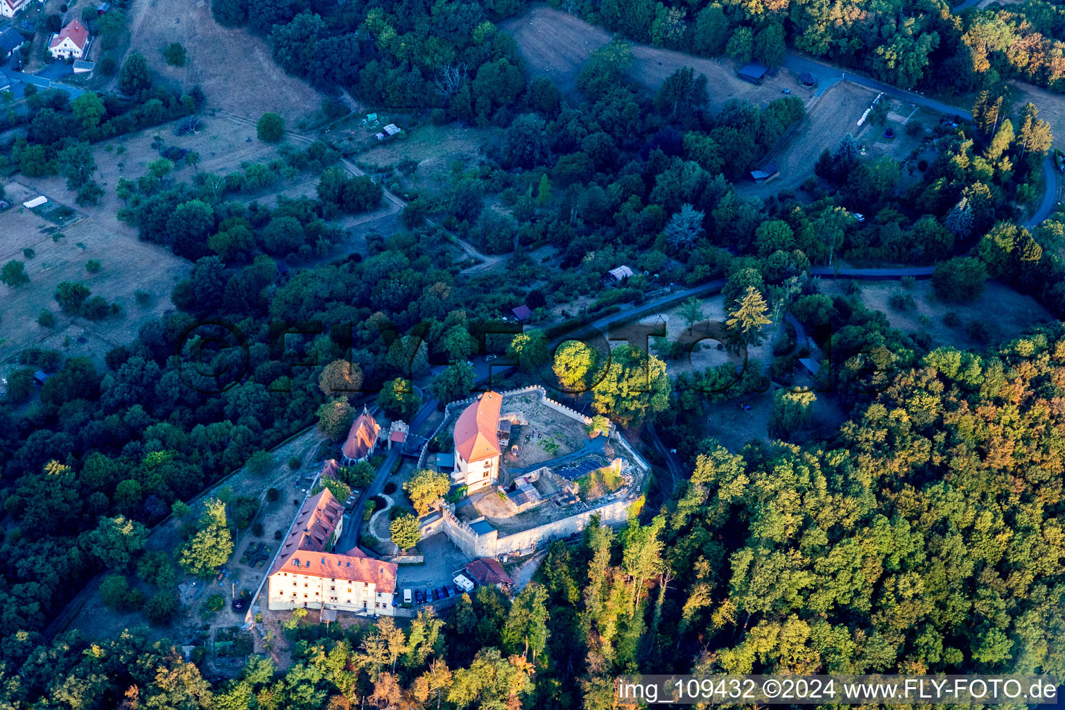 Vue aérienne de Complexe du château du Schloss Café Reichenberg (Odenwald) à Reichelsheim dans le département Hesse, Allemagne