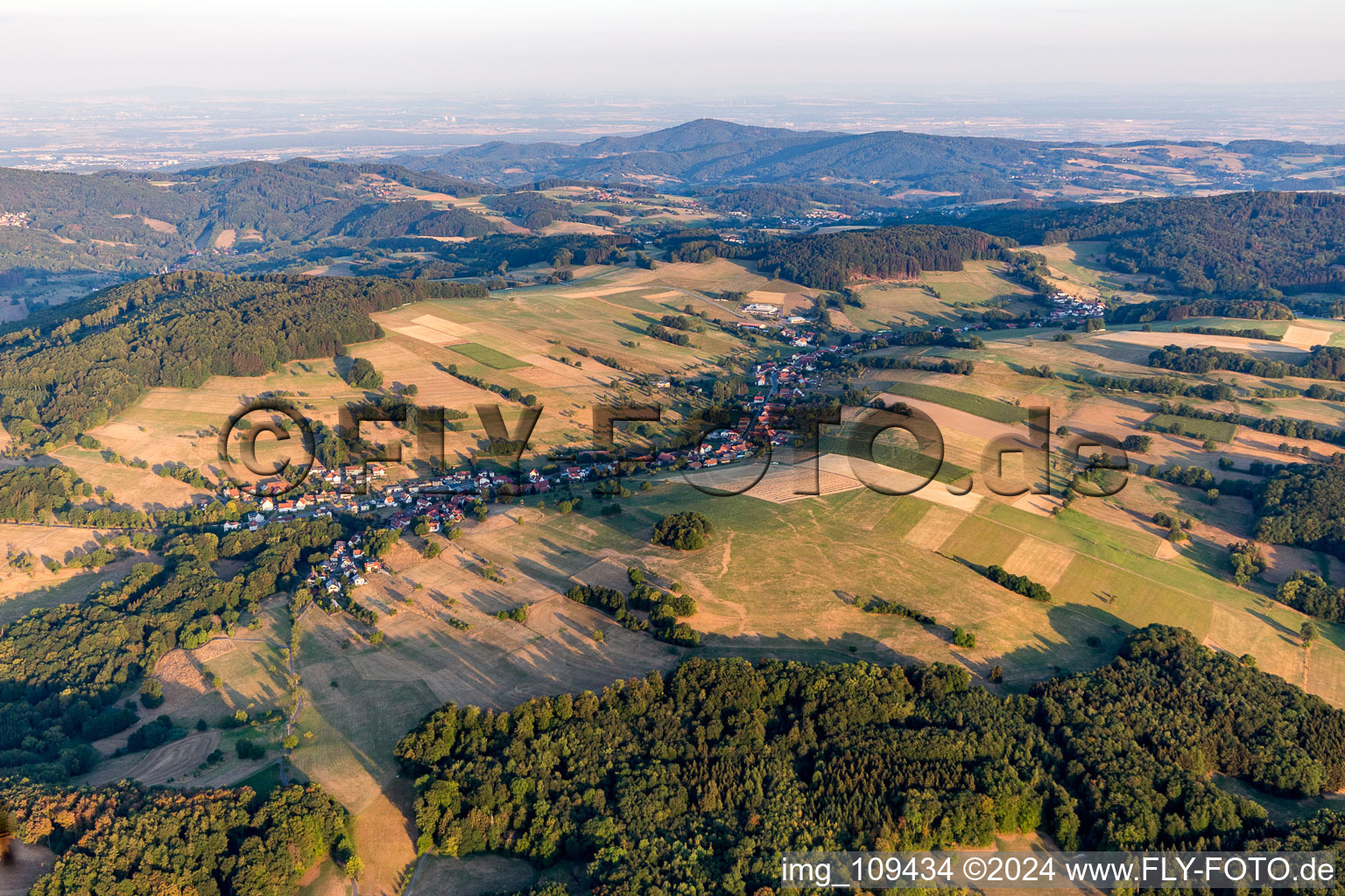 Vue aérienne de Quartier Gumpen in Reichelsheim dans le département Hesse, Allemagne