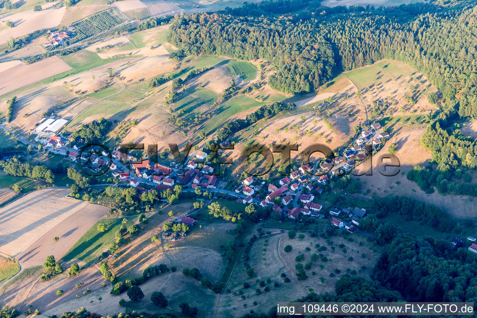 Vue aérienne de Mittershausen dans le département Hesse, Allemagne