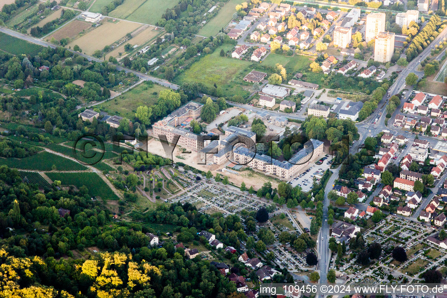 Vue aérienne de Chantier pour la rénovation et la restauration du complexe résidentiel (Bergstrasse) à Heppenheim dans le département Hesse, Allemagne