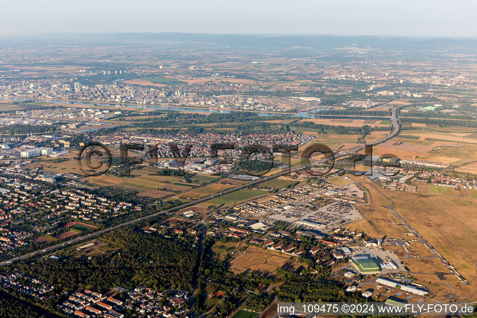 Vue aérienne de Caserne Coleman à le quartier Sandhofen in Mannheim dans le département Bade-Wurtemberg, Allemagne