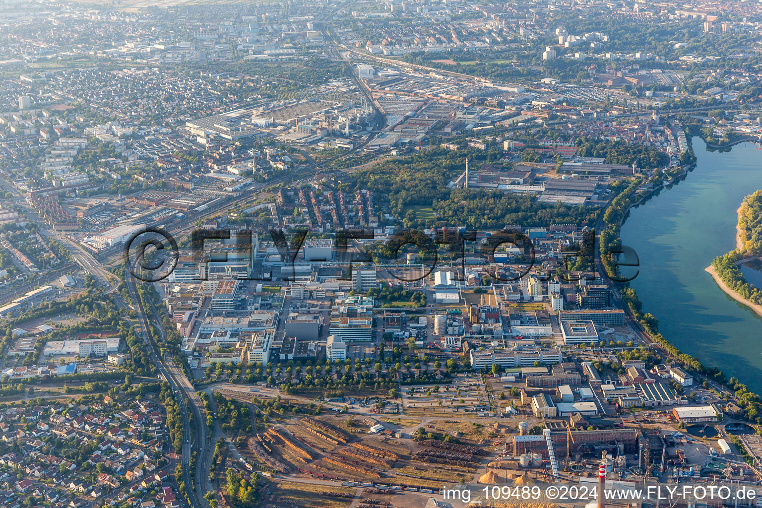 Vue aérienne de Roche à le quartier Waldhof in Mannheim dans le département Bade-Wurtemberg, Allemagne