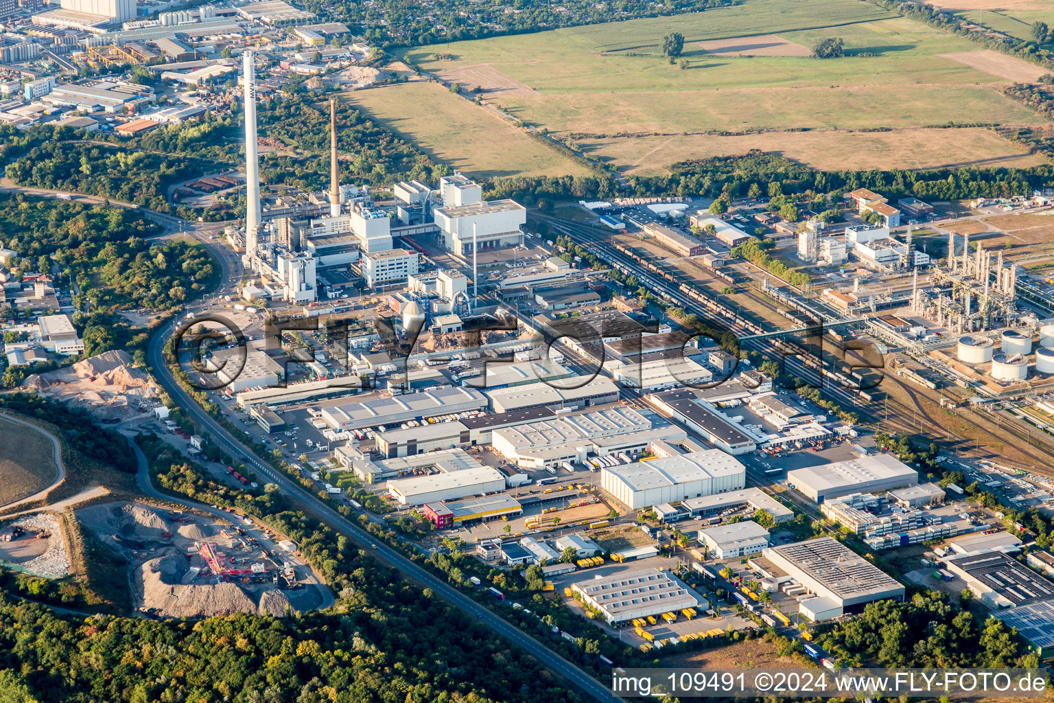 Vue oblique de Île de Friesenheim à le quartier Neckarstadt-West in Mannheim dans le département Bade-Wurtemberg, Allemagne