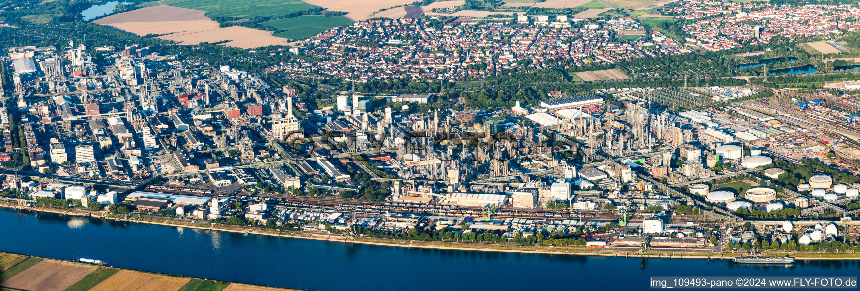 Vue aérienne de Quartier BASF in Ludwigshafen am Rhein dans le département Rhénanie-Palatinat, Allemagne