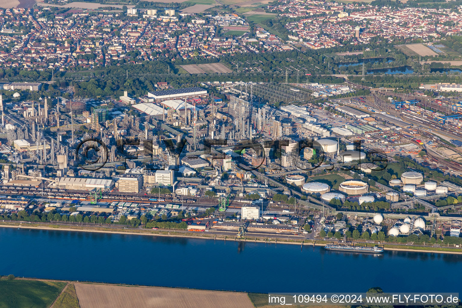 Vue oblique de Quartier BASF in Ludwigshafen am Rhein dans le département Rhénanie-Palatinat, Allemagne