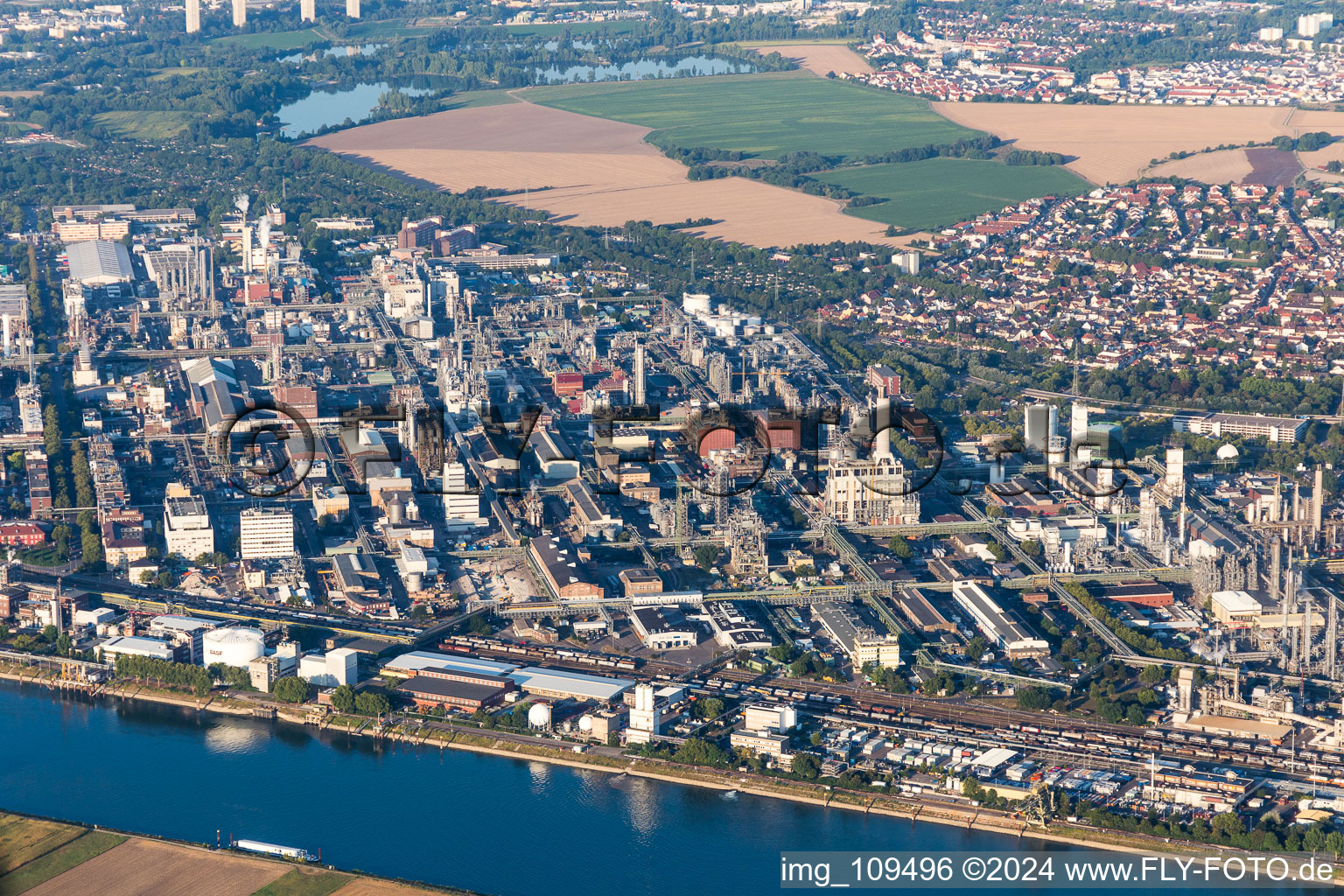 Quartier BASF in Ludwigshafen am Rhein dans le département Rhénanie-Palatinat, Allemagne hors des airs