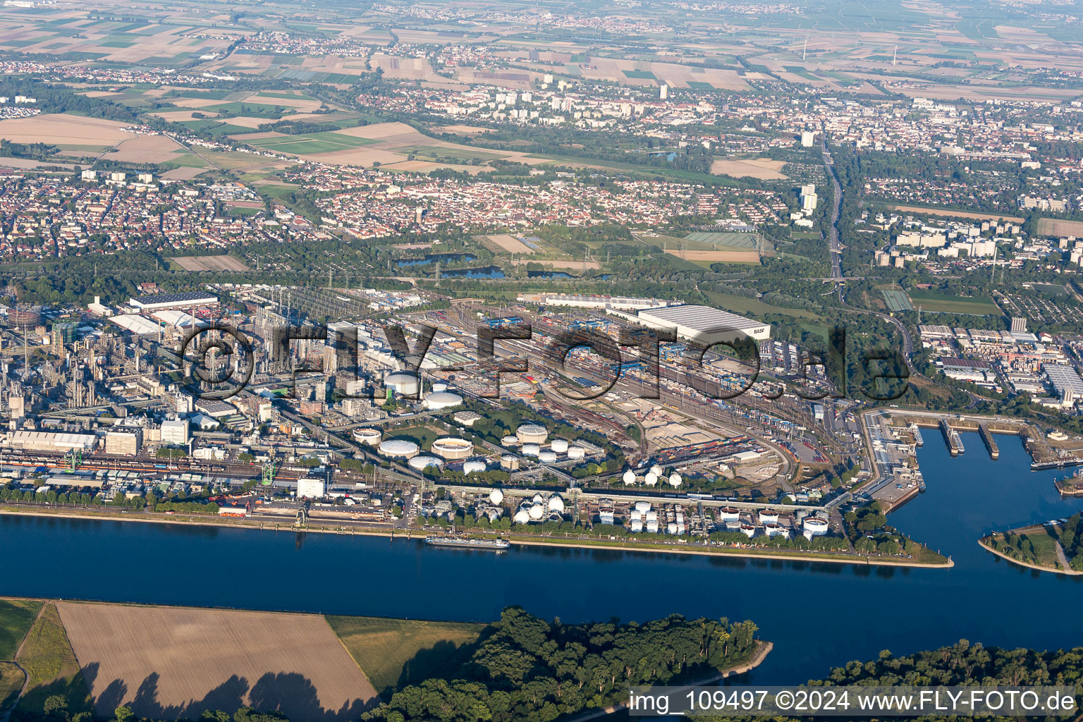 Quartier BASF in Ludwigshafen am Rhein dans le département Rhénanie-Palatinat, Allemagne vue d'en haut