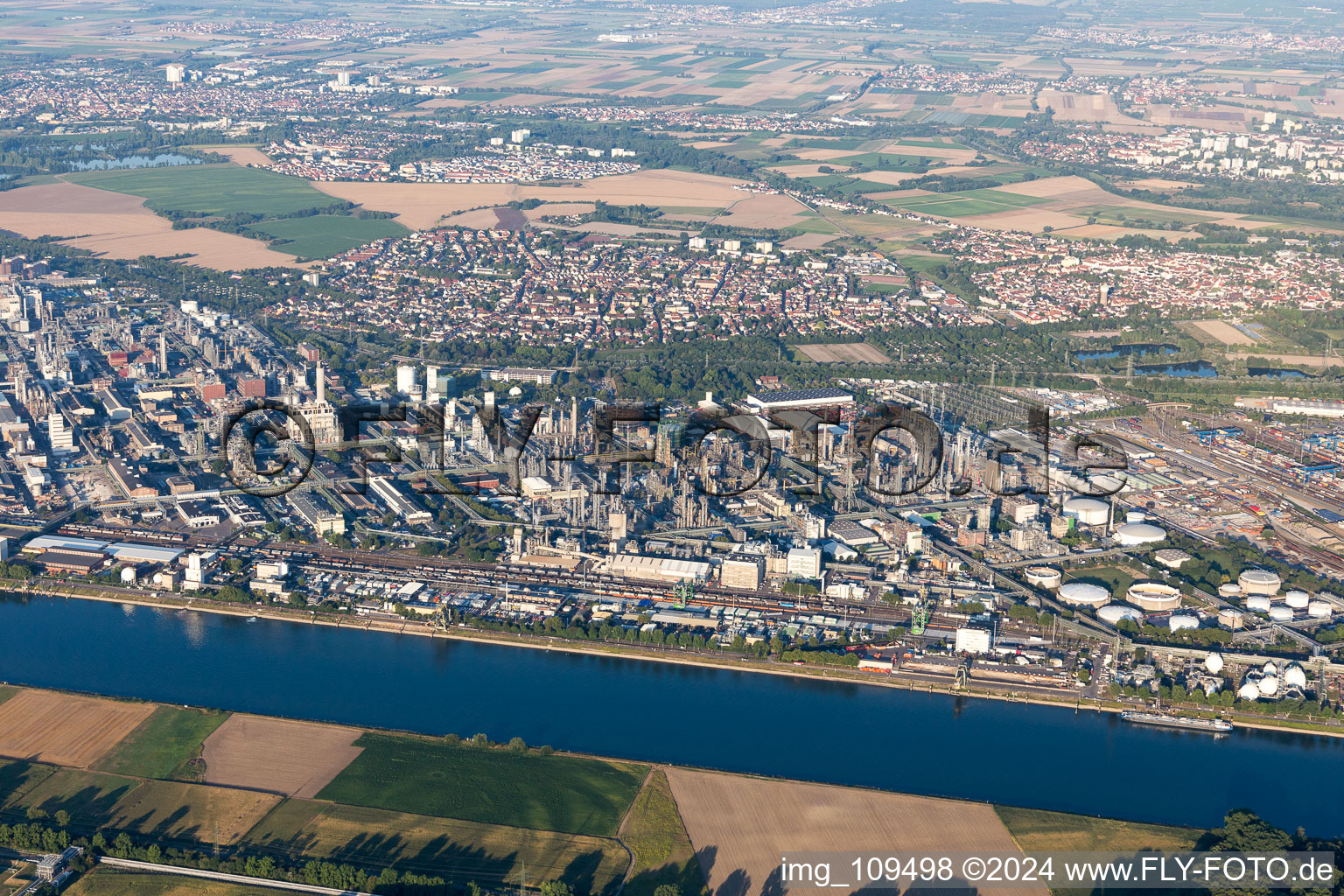 Quartier BASF in Ludwigshafen am Rhein dans le département Rhénanie-Palatinat, Allemagne depuis l'avion