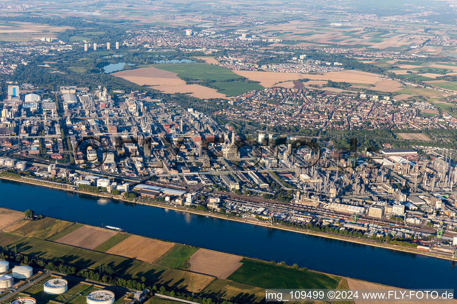 Vue d'oiseau de Quartier BASF in Ludwigshafen am Rhein dans le département Rhénanie-Palatinat, Allemagne