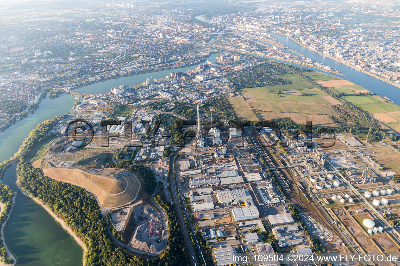 Île de Friesenheim à le quartier Neckarstadt-West in Mannheim dans le département Bade-Wurtemberg, Allemagne d'en haut