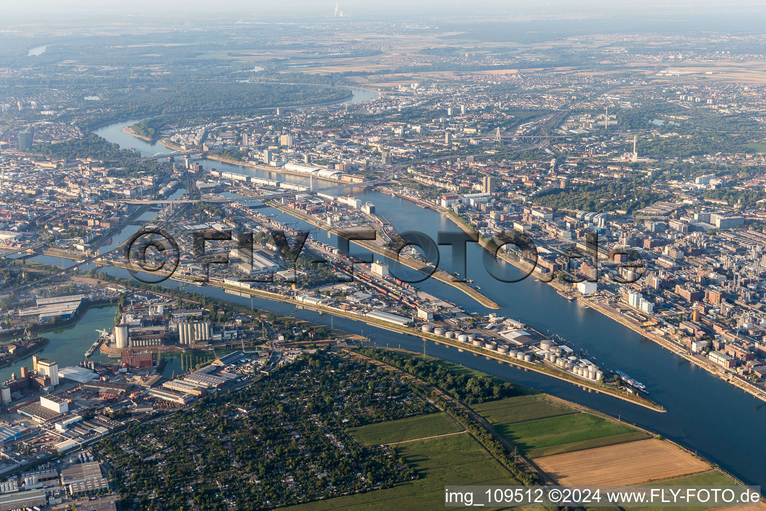 Vue aérienne de BASF à le quartier Innenstadt in Mannheim dans le département Bade-Wurtemberg, Allemagne