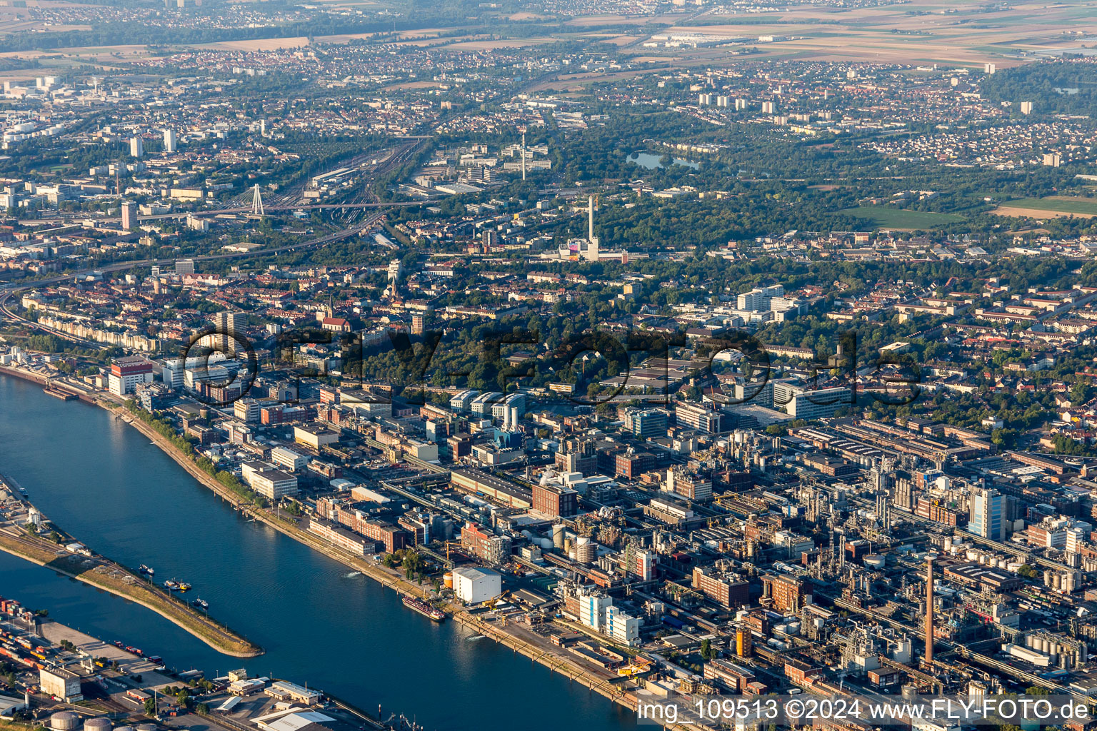 Quartier BASF in Ludwigshafen am Rhein dans le département Rhénanie-Palatinat, Allemagne hors des airs