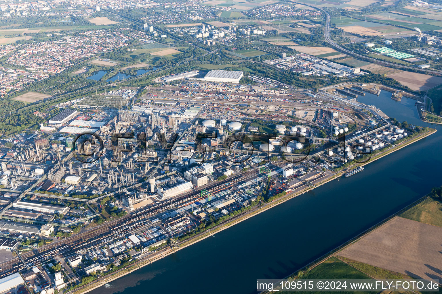 Quartier BASF in Ludwigshafen am Rhein dans le département Rhénanie-Palatinat, Allemagne depuis l'avion