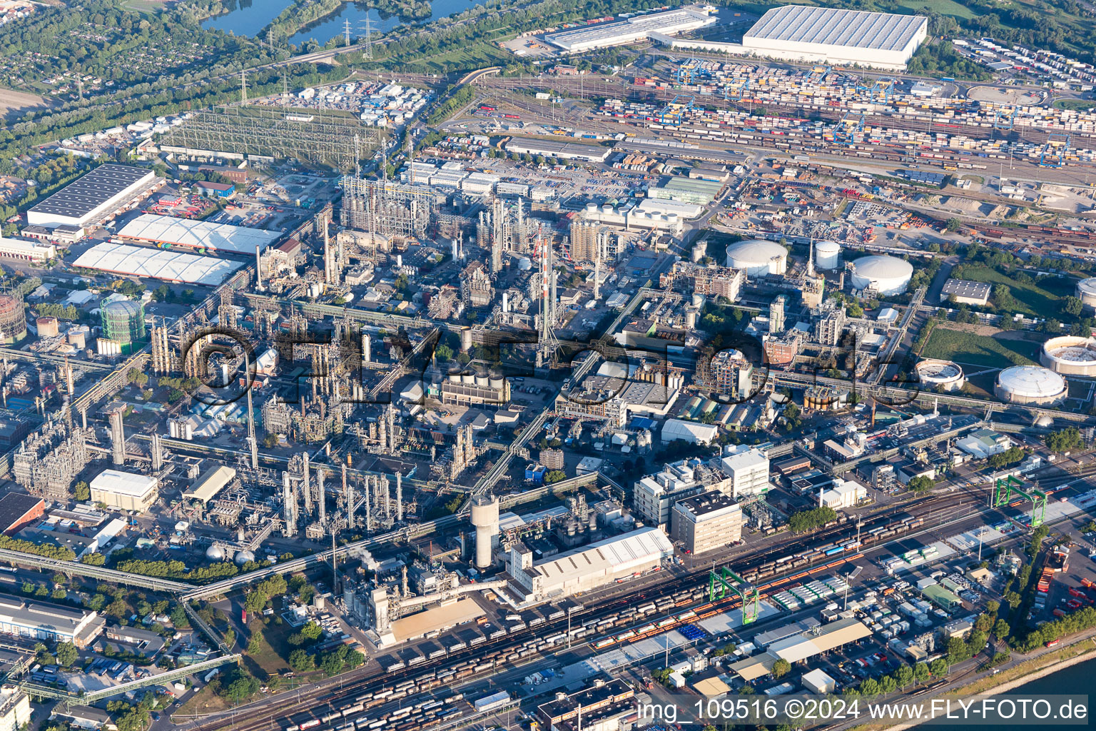 Vue d'oiseau de Quartier BASF in Ludwigshafen am Rhein dans le département Rhénanie-Palatinat, Allemagne