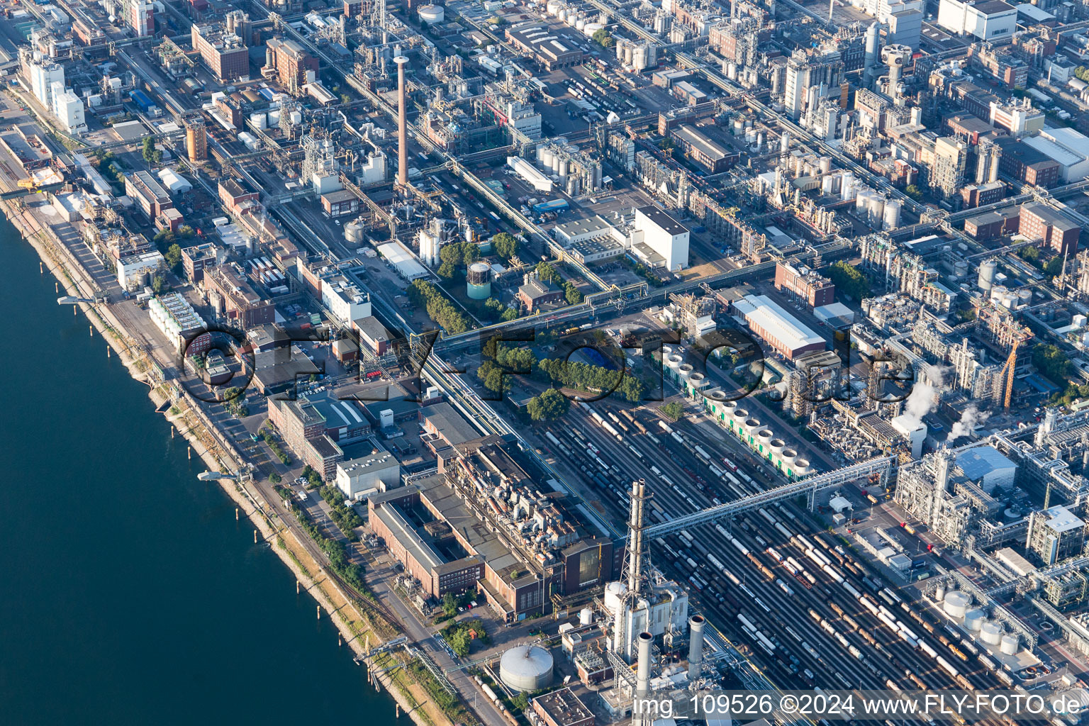 Quartier BASF in Ludwigshafen am Rhein dans le département Rhénanie-Palatinat, Allemagne d'en haut