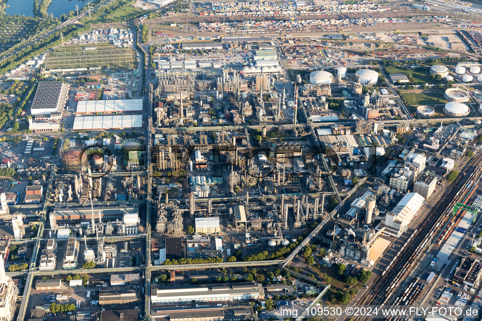 Quartier BASF in Ludwigshafen am Rhein dans le département Rhénanie-Palatinat, Allemagne vue d'en haut