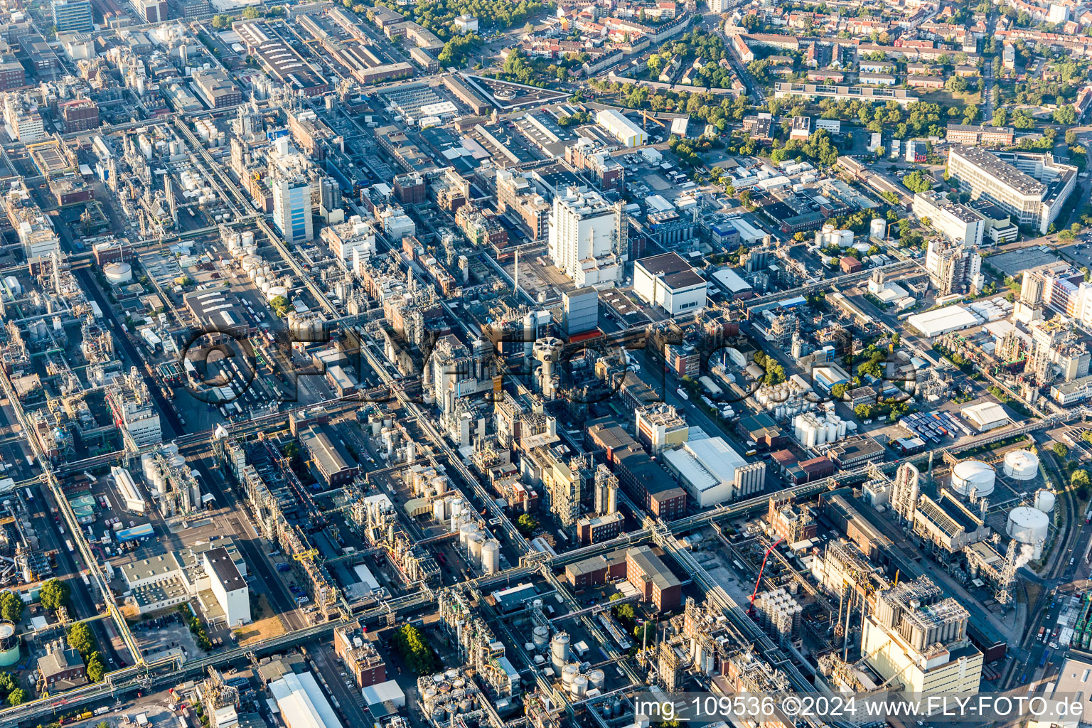 Enregistrement par drone de Quartier BASF in Ludwigshafen am Rhein dans le département Rhénanie-Palatinat, Allemagne