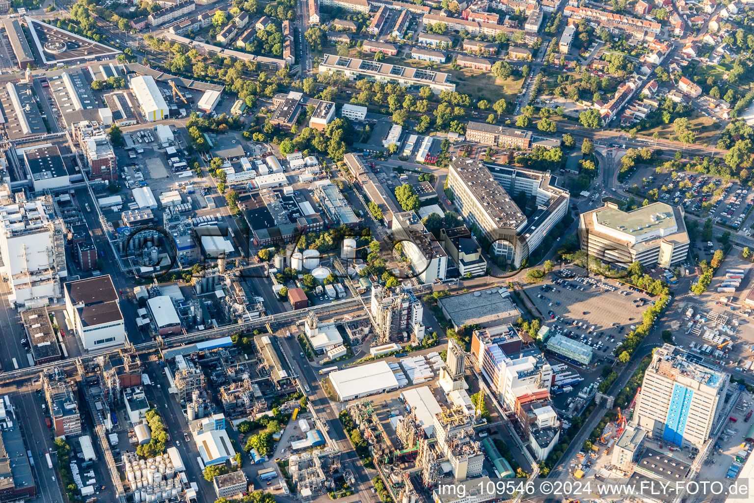 Quartier BASF in Ludwigshafen am Rhein dans le département Rhénanie-Palatinat, Allemagne d'en haut