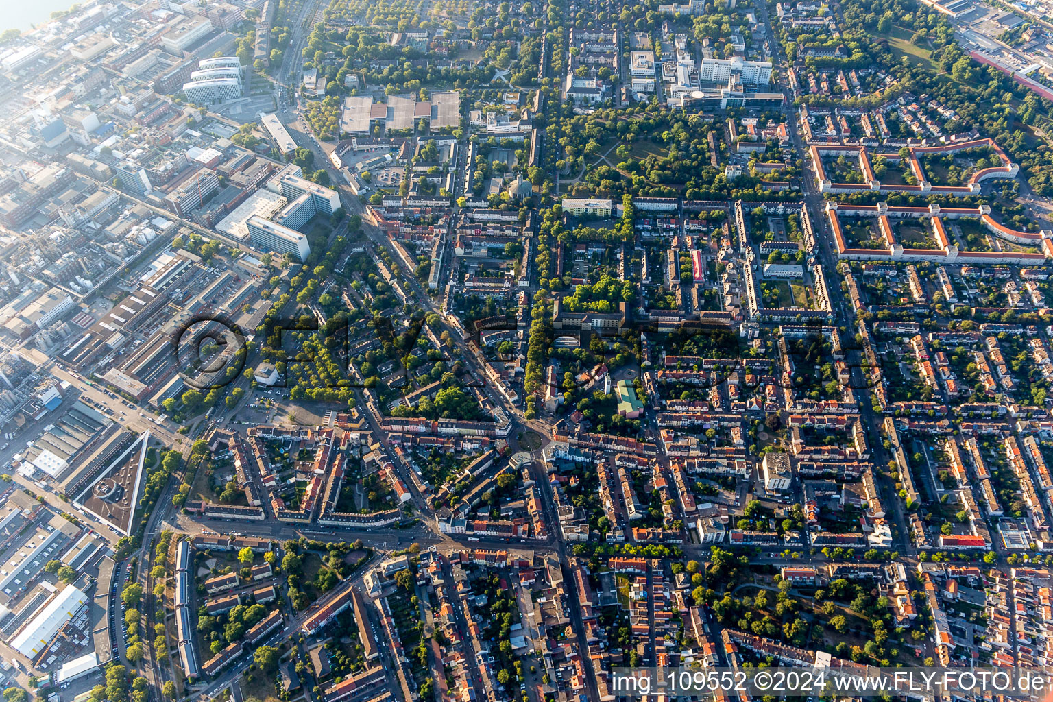 Vue oblique de Quartier Süd in Ludwigshafen am Rhein dans le département Rhénanie-Palatinat, Allemagne