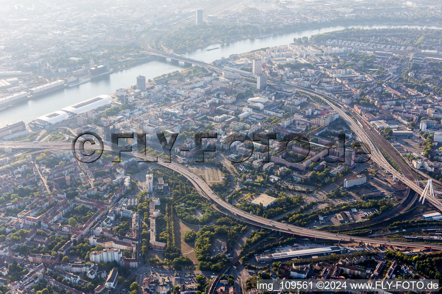 Photographie aérienne de Hochstrasse à le quartier Mitte in Ludwigshafen am Rhein dans le département Rhénanie-Palatinat, Allemagne