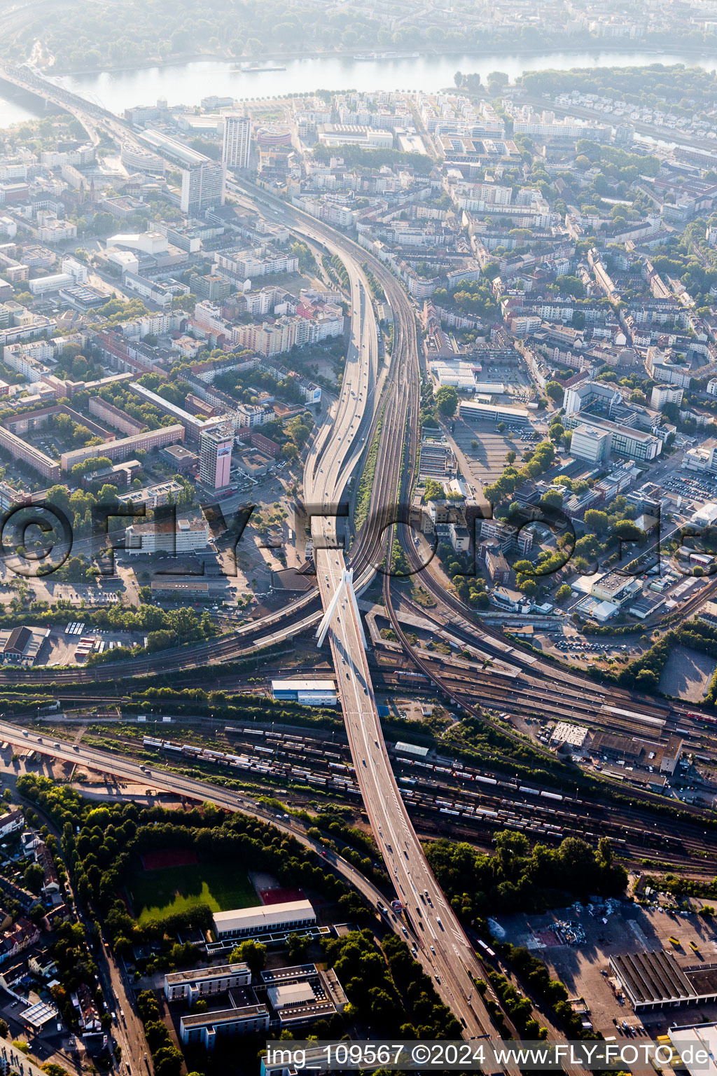 Hochstrasse à le quartier Mitte in Ludwigshafen am Rhein dans le département Rhénanie-Palatinat, Allemagne d'en haut