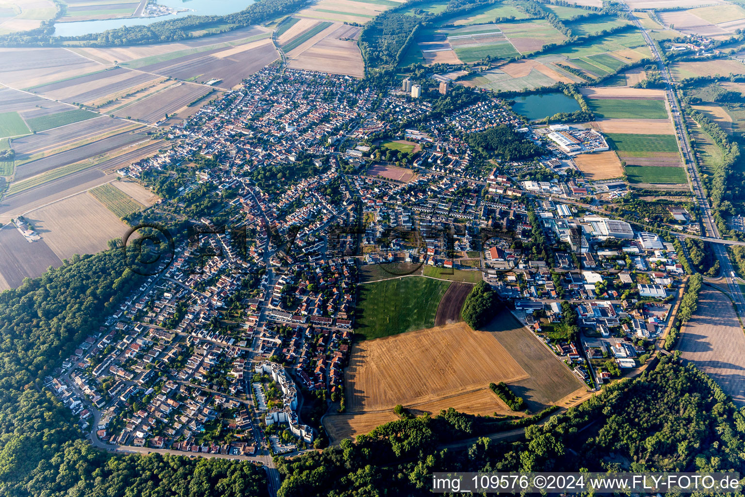 Neuhofen dans le département Rhénanie-Palatinat, Allemagne vue d'en haut