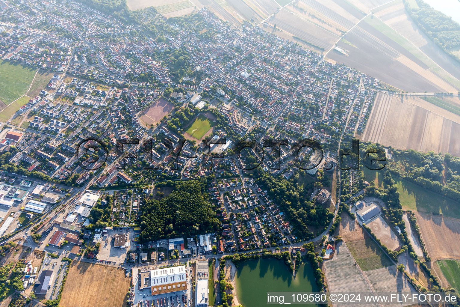 Vue aérienne de Friedensau dans le département Rhénanie-Palatinat, Allemagne