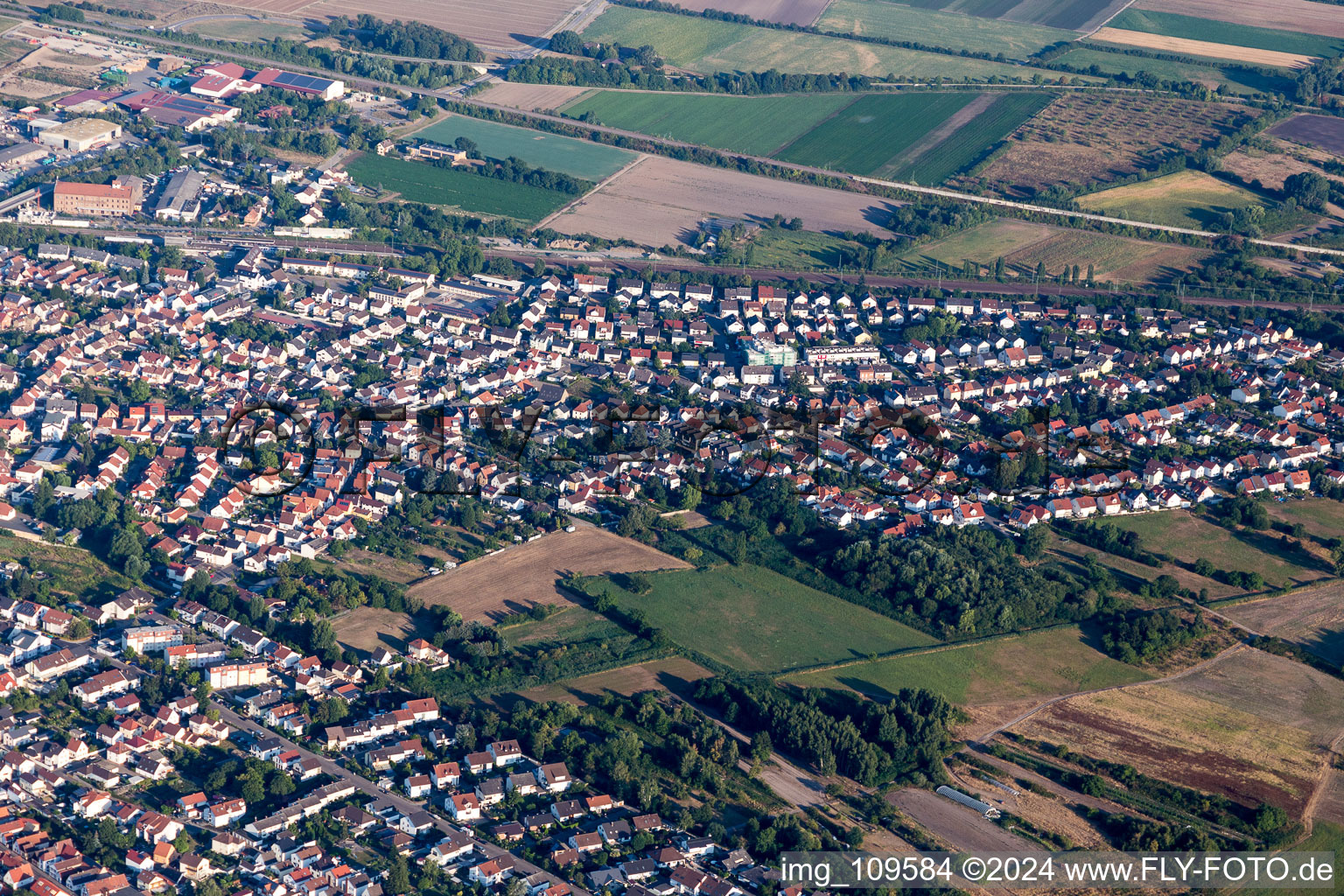 Schifferstadt dans le département Rhénanie-Palatinat, Allemagne vue du ciel