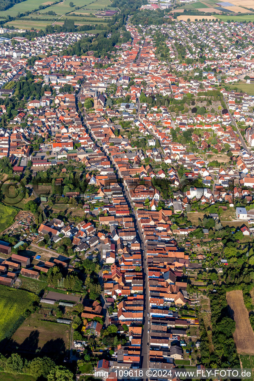 Vue aérienne de Tracé de la route (Palatinat) à le quartier Herxheim in Herxheim bei Landau dans le département Rhénanie-Palatinat, Allemagne