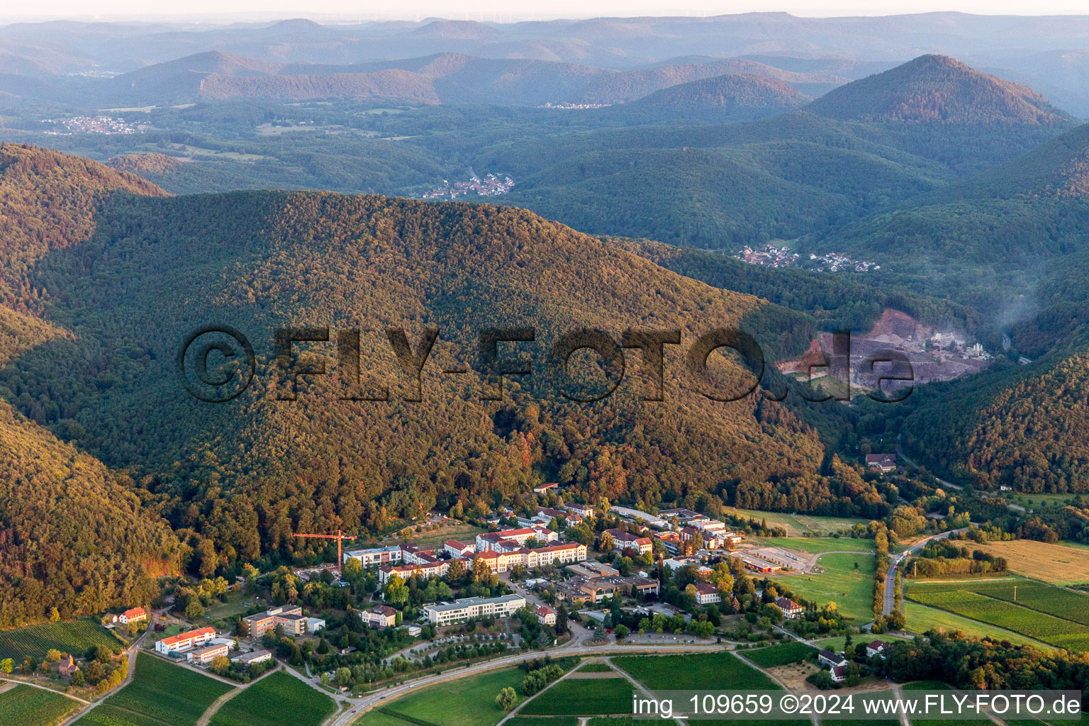 Vue oblique de Klingenmünster dans le département Rhénanie-Palatinat, Allemagne