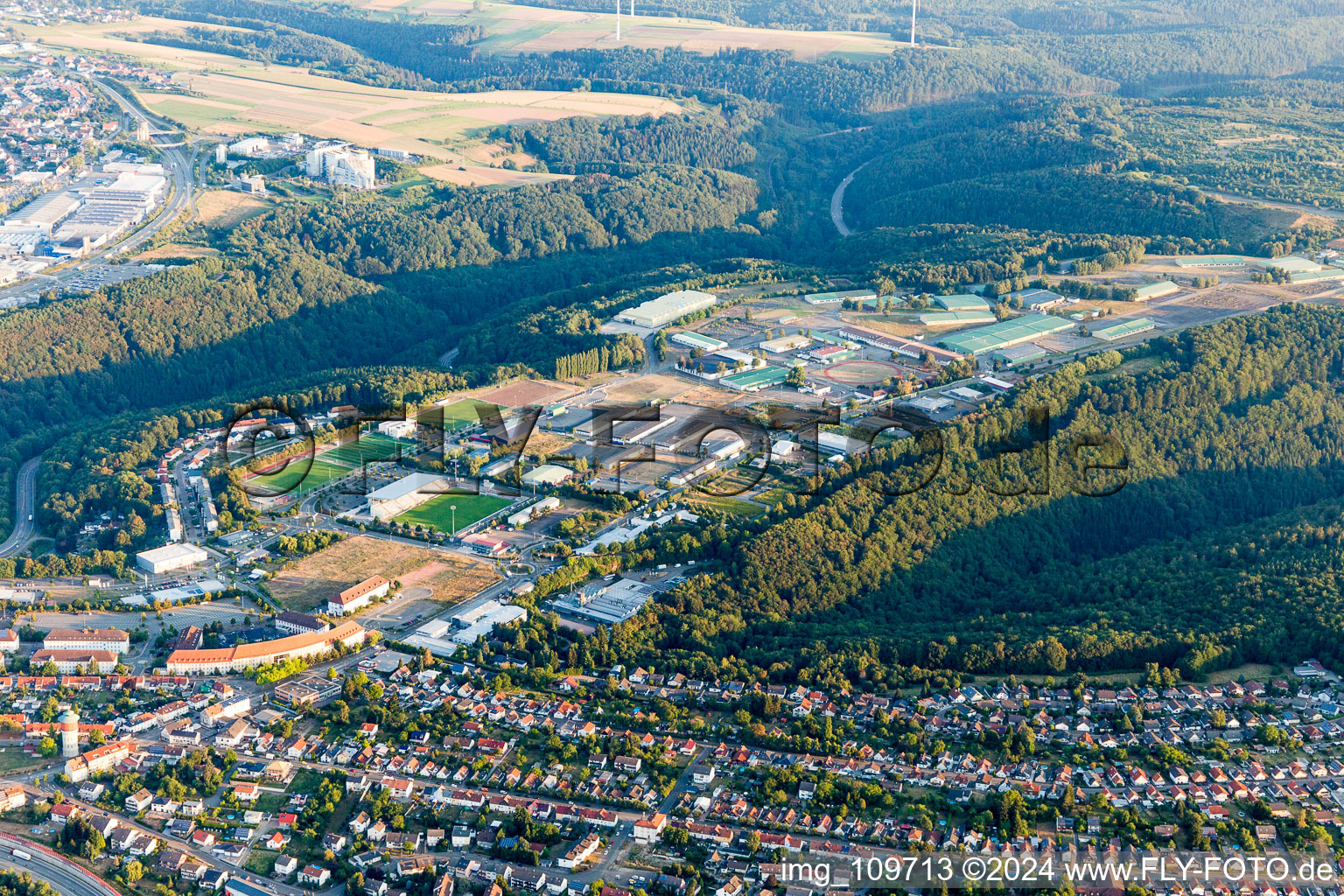 Vue aérienne de Husterhöhe, ancienne caserne militaire américaine de la Bundeswehr à Pirmasens dans le département Rhénanie-Palatinat, Allemagne