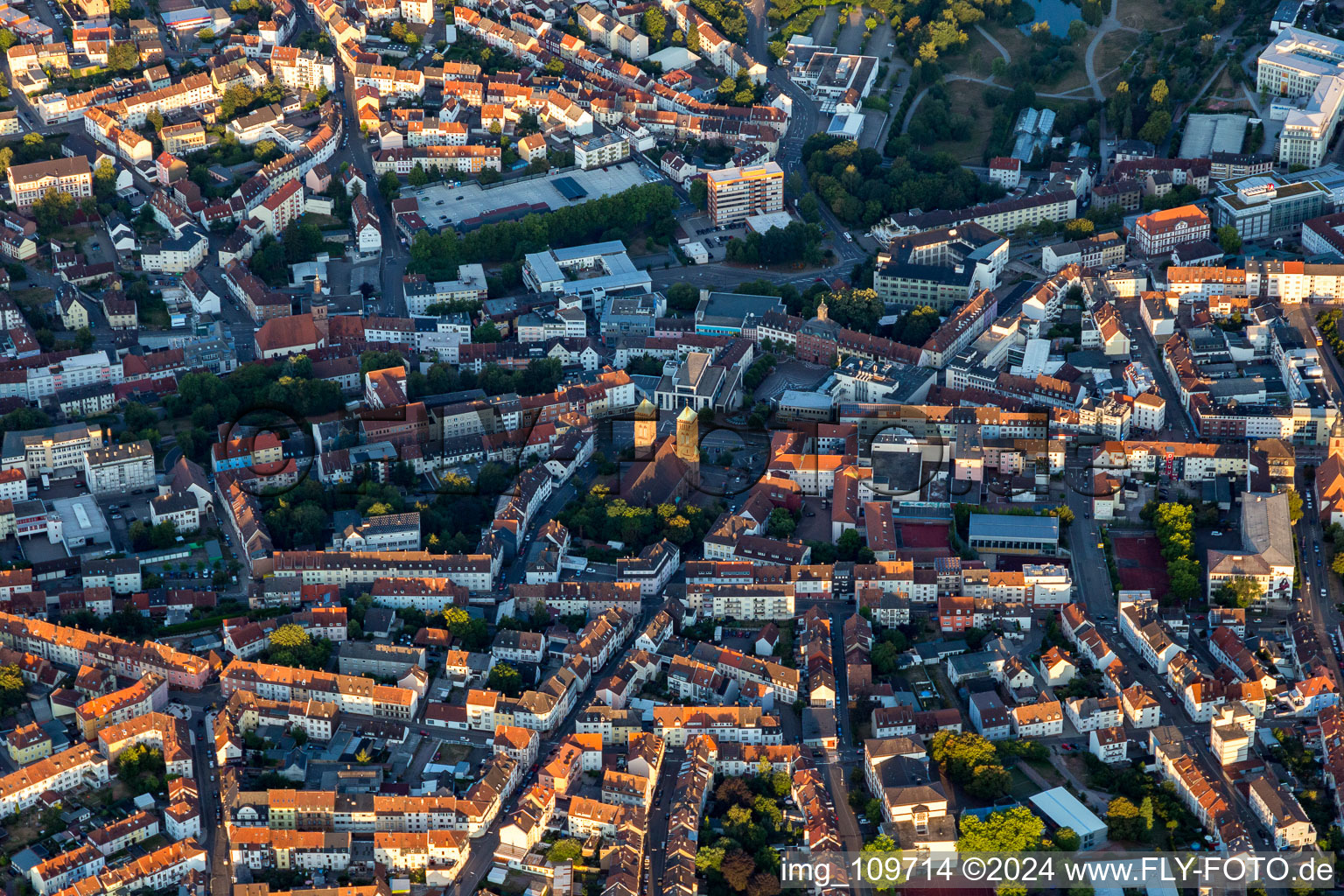 Vue aérienne de Saint-Pirmin à Pirmasens dans le département Rhénanie-Palatinat, Allemagne