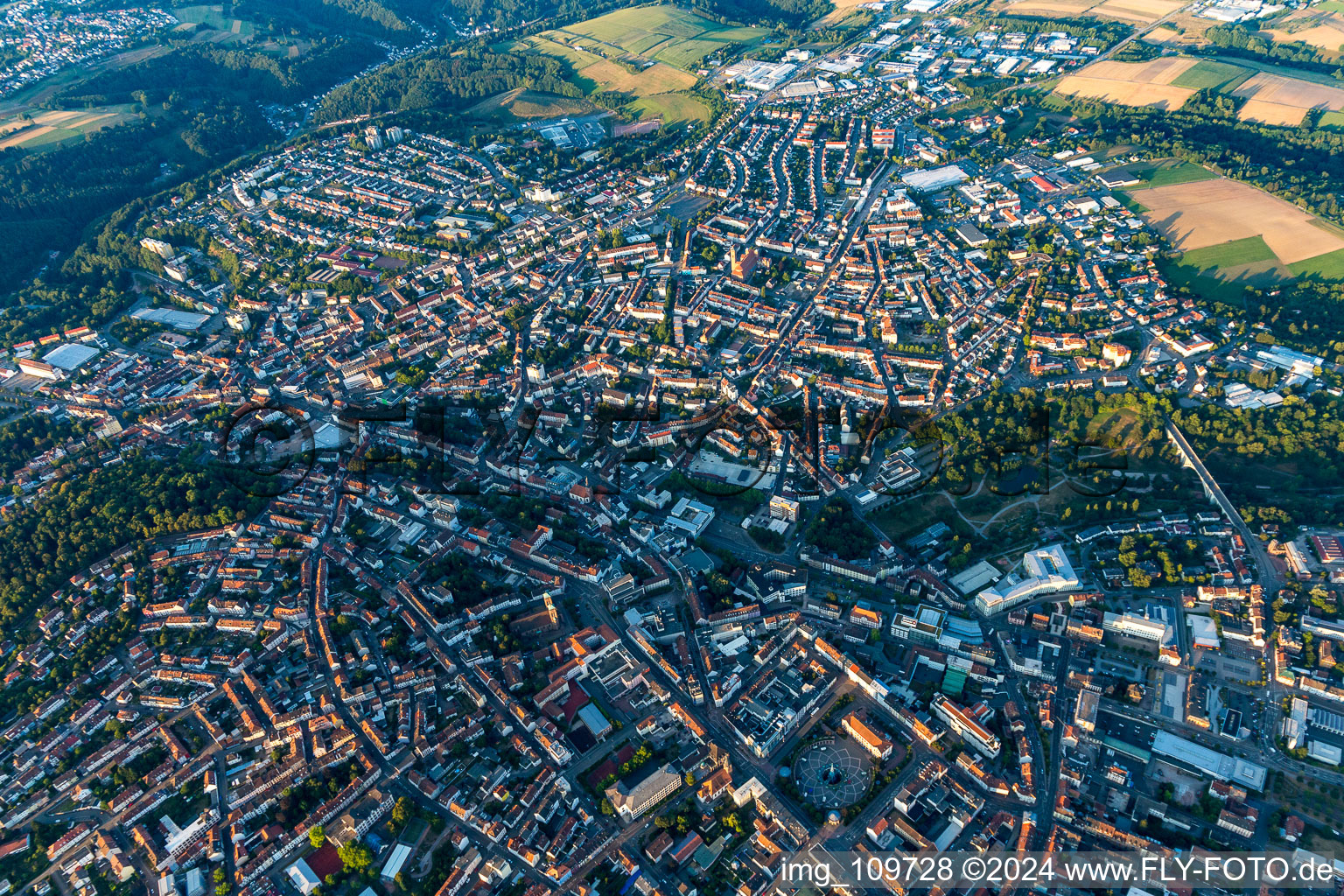 Vue aérienne de Centre-ville à Pirmasens dans le département Rhénanie-Palatinat, Allemagne