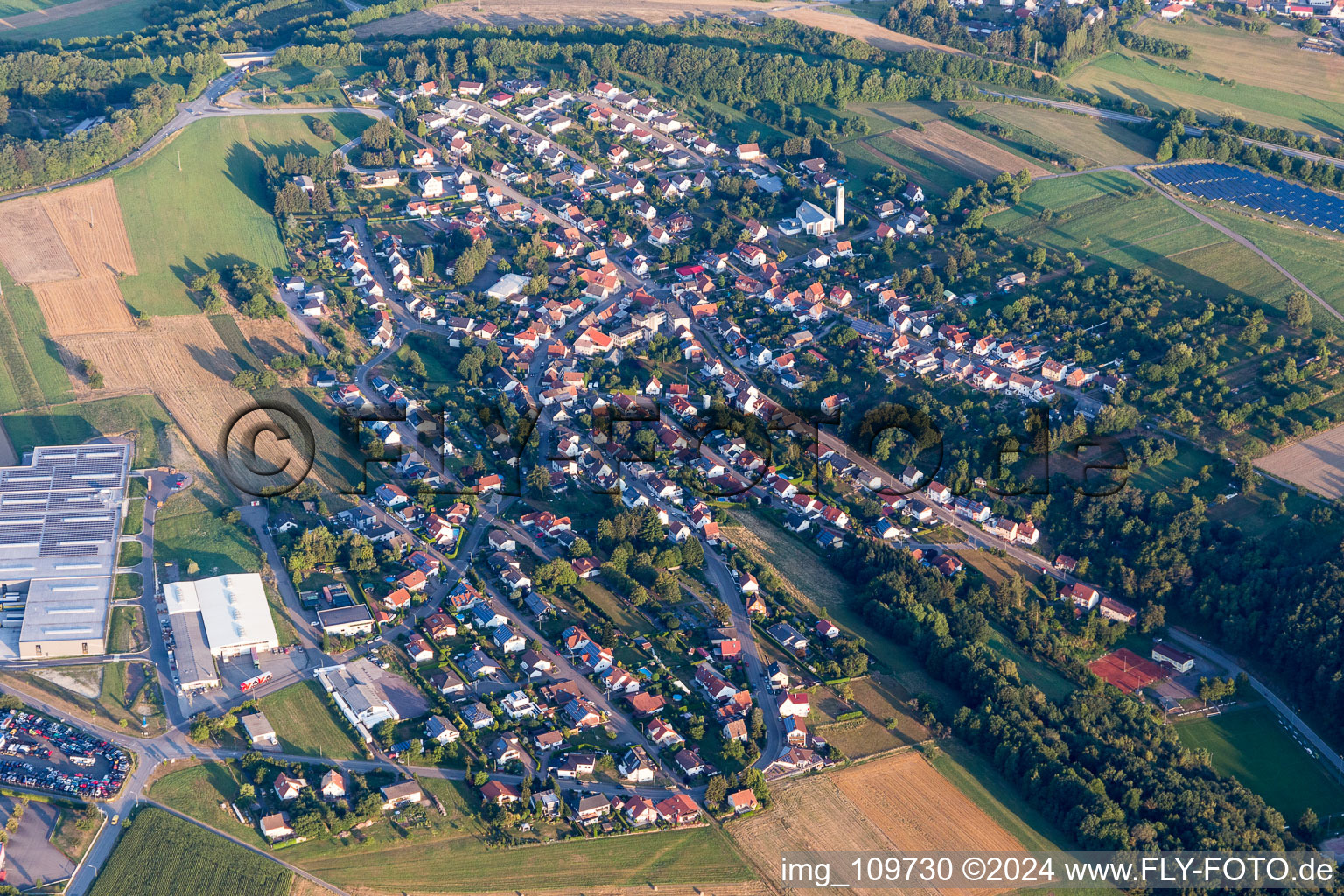 Vue aérienne de Petersberg dans le département Rhénanie-Palatinat, Allemagne