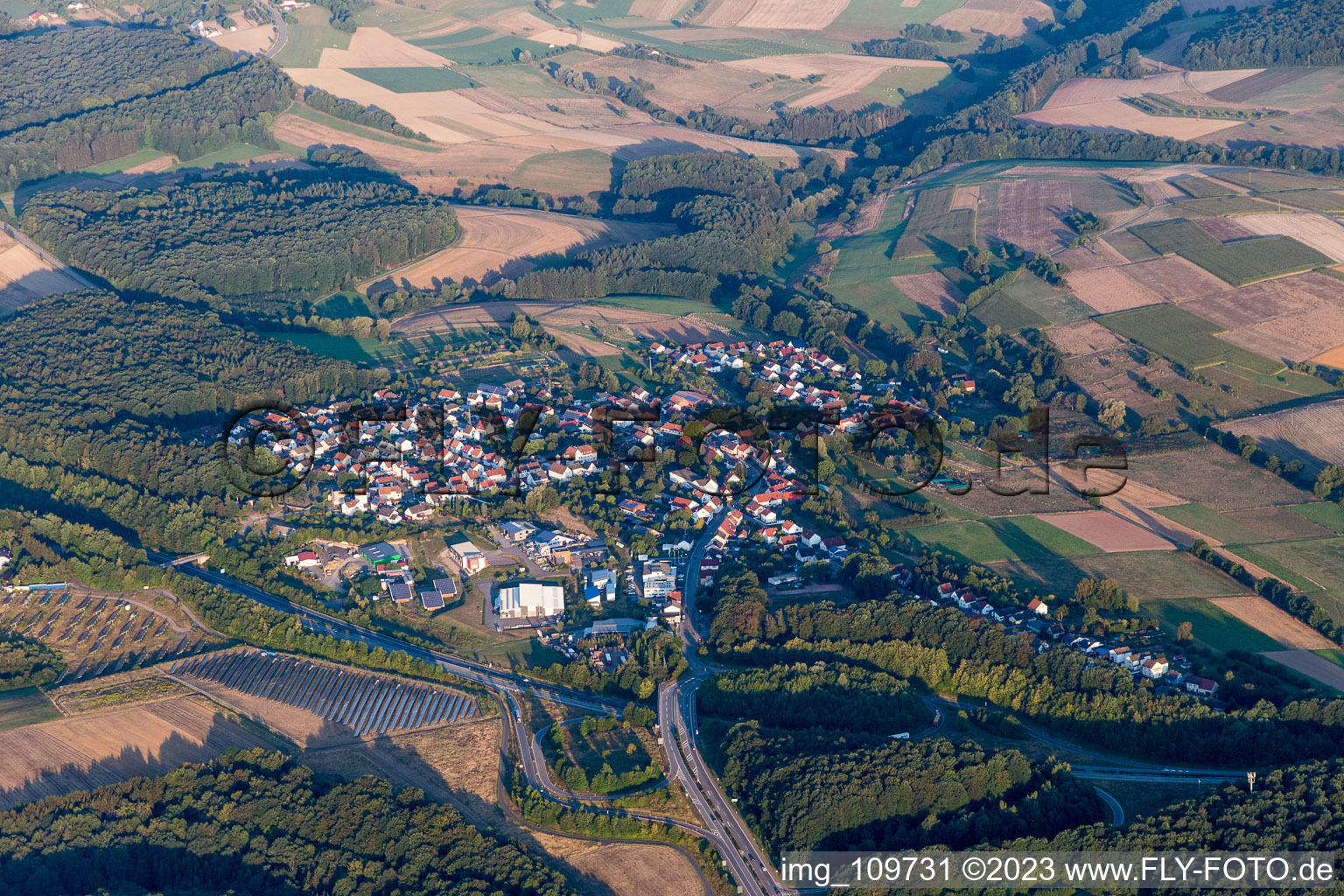 Vue aérienne de Petersberg dans le département Rhénanie-Palatinat, Allemagne