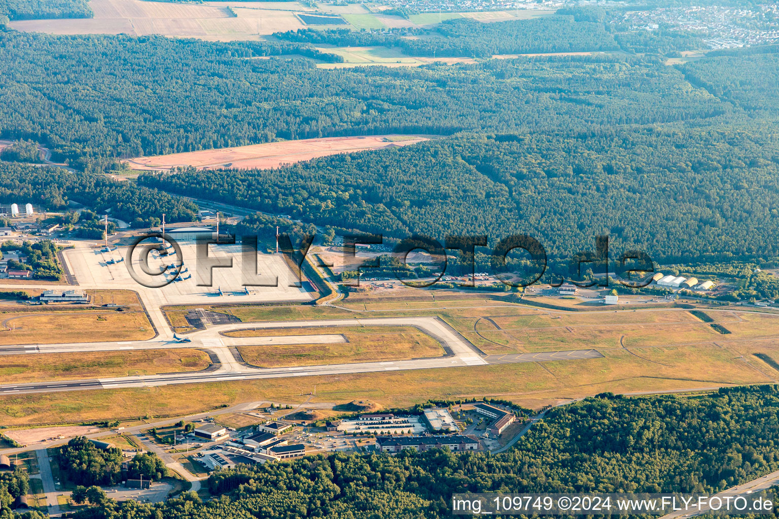 Base aérienne américaine à le quartier Ramstein in Ramstein-Miesenbach dans le département Rhénanie-Palatinat, Allemagne hors des airs