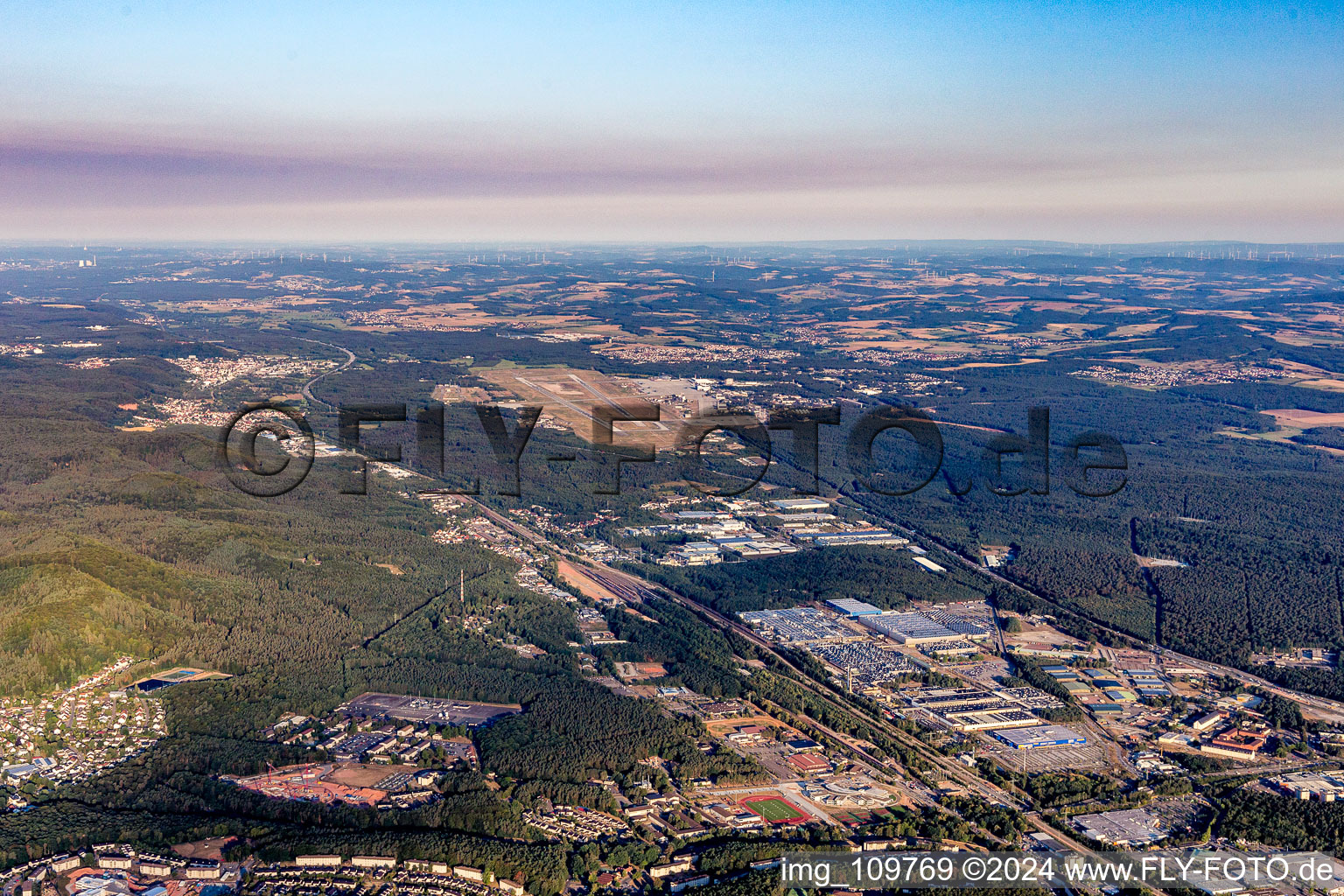 Vue aérienne de Ramstein, base aérienne américaine à Weilerbach dans le département Rhénanie-Palatinat, Allemagne