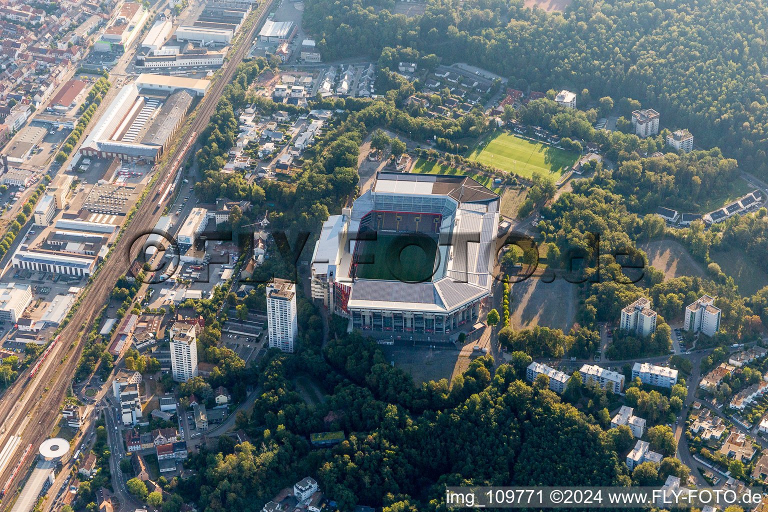 Vue aérienne de Stade Fritz-Walter du FCK sur le Betzenberg à Kaiserslautern dans le département Rhénanie-Palatinat, Allemagne