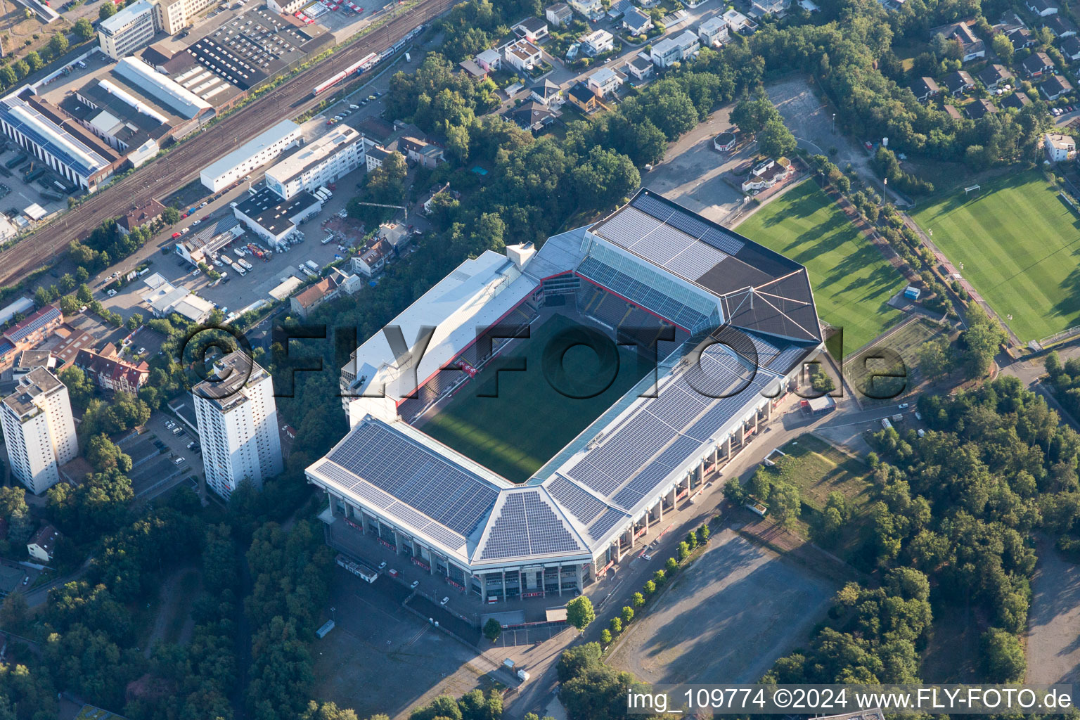 Vue aérienne de Stade Fritz-Walter du FCK sur le Betzenberg à Kaiserslautern dans le département Rhénanie-Palatinat, Allemagne