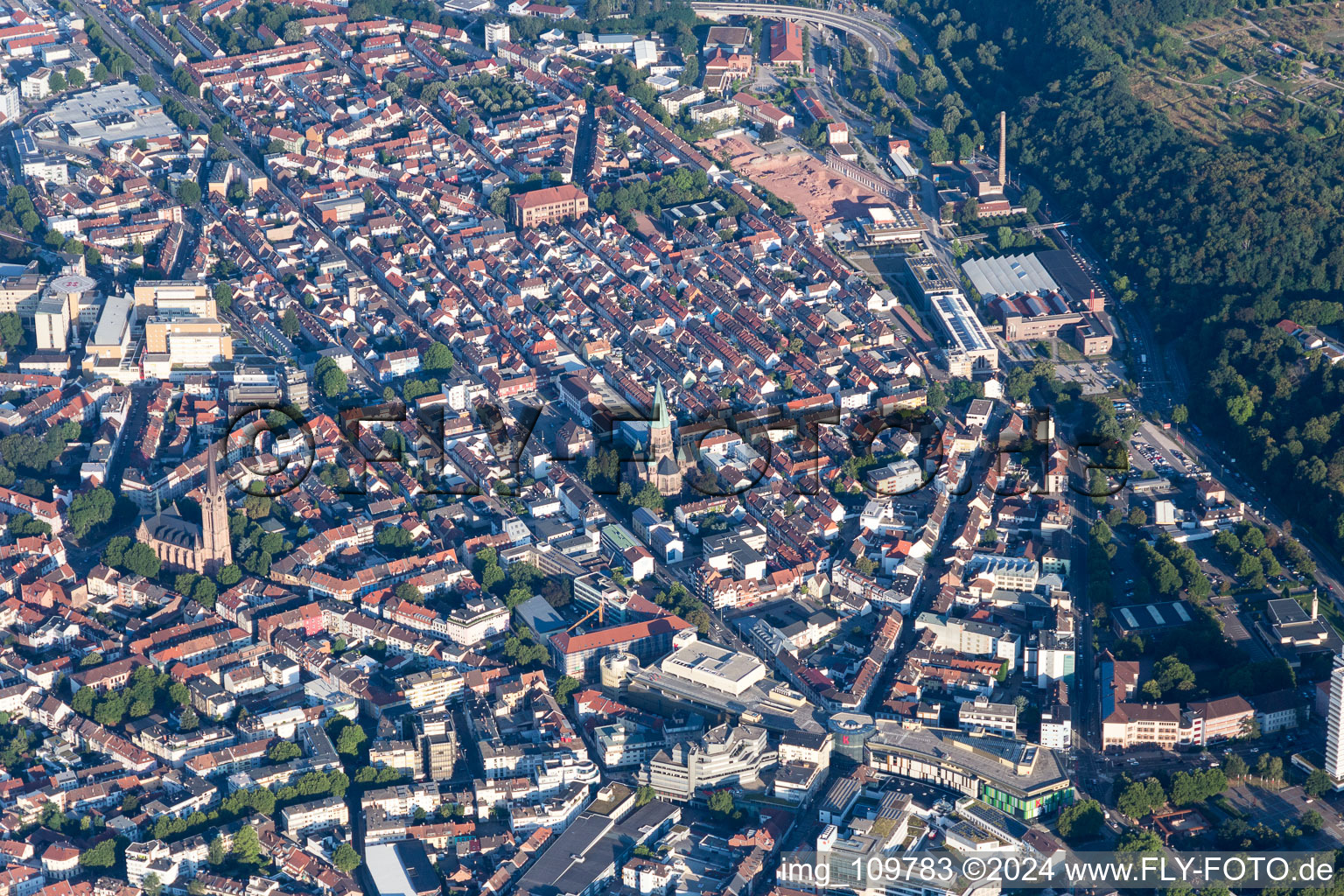 Vue d'oiseau de Kaiserslautern dans le département Rhénanie-Palatinat, Allemagne