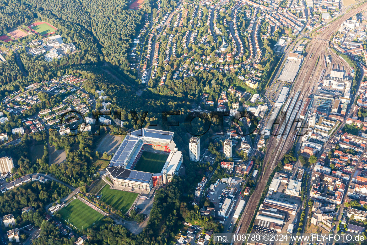 Vue aérienne de Stade Fritz Walter à Kaiserslautern dans le département Rhénanie-Palatinat, Allemagne